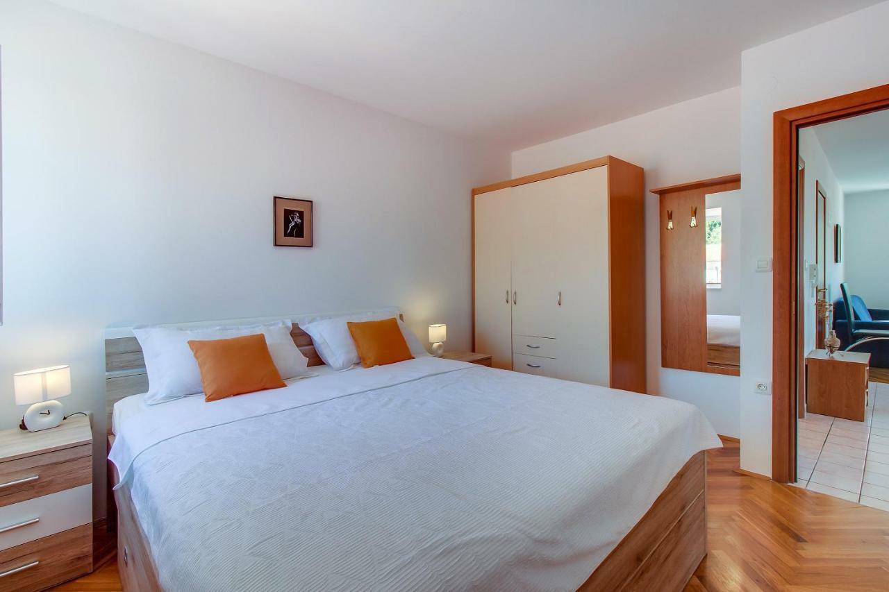 Apartments Bellus Mare Малий Лошинь Екстер'єр фото