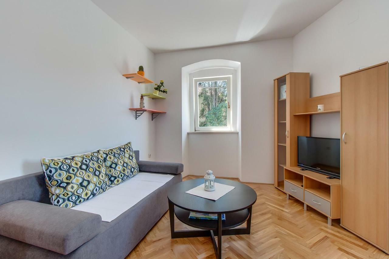 Apartments Bellus Mare Малий Лошинь Екстер'єр фото