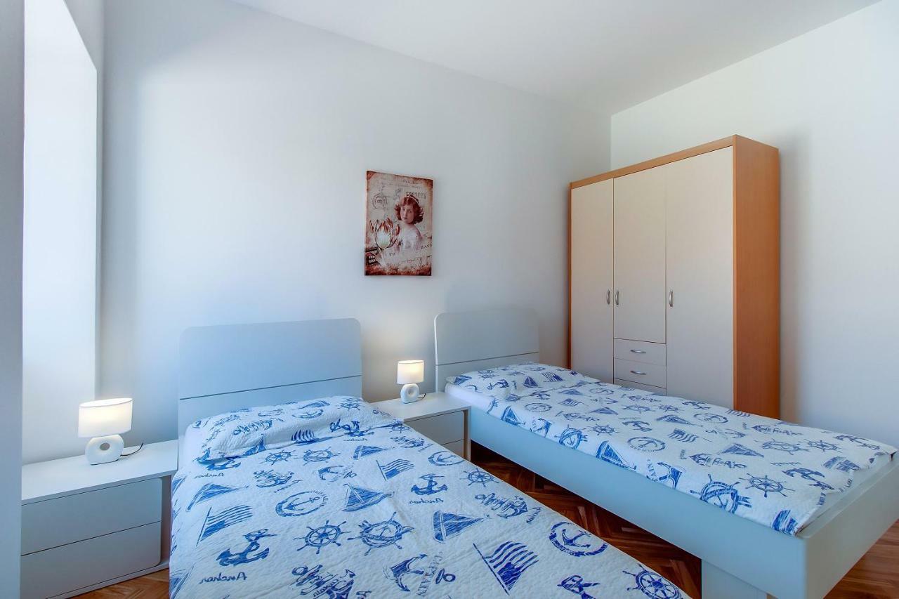 Apartments Bellus Mare Малий Лошинь Екстер'єр фото